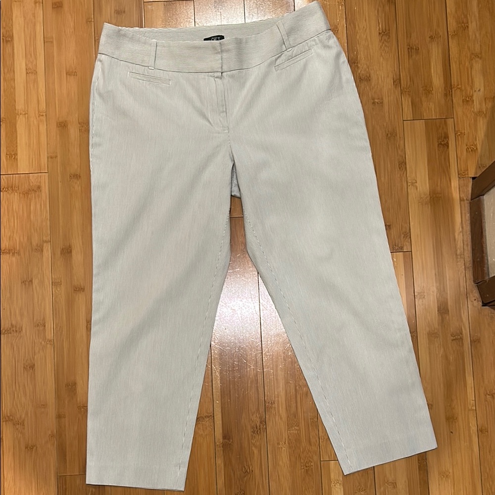 Ann Taylor Loft Marisa cropped pant size 10. Gray & white fine pin strip